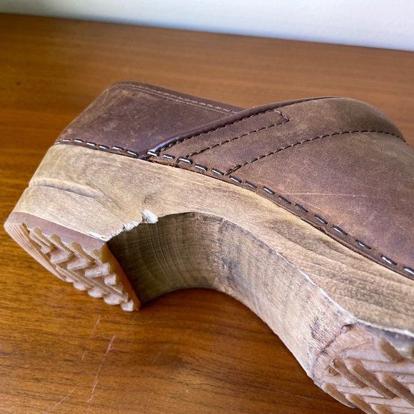 [US 8.5/EU 39] Sanita Julie Clogs — Antique Brown oiled leather - Picture 11 of 15